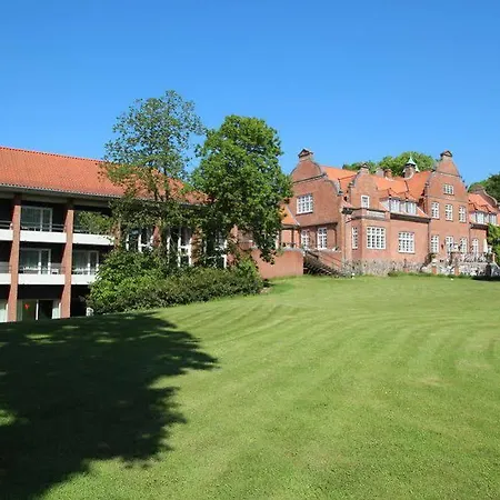 Sauntehus Castle Hotell 4*